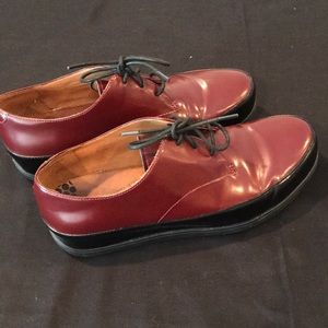 MAKE ME AN OFFER! Beau derby lace up Cherry red fitflop